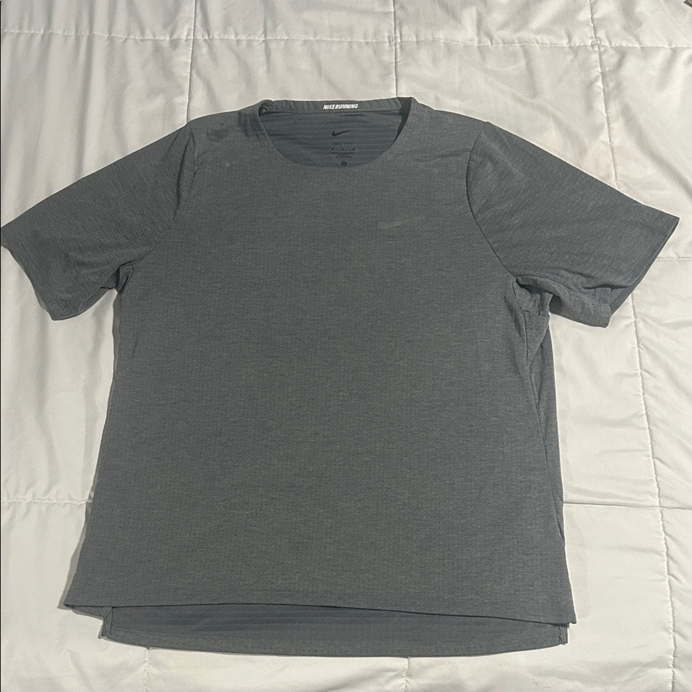 Nike Men’s Gray Short Sleeve Performance Tee